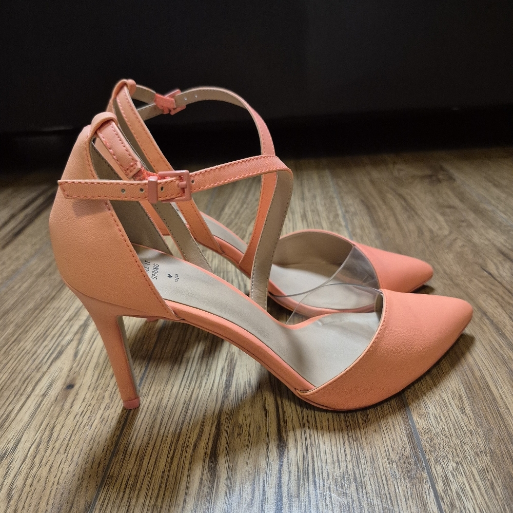 Coral like new D'orsay heel pump
